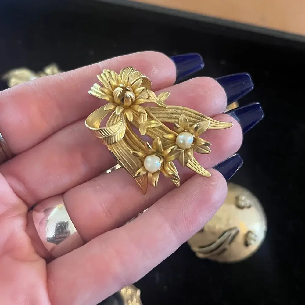 Vintage unsigned, large gold tone, brooch lot of six